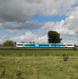Trein bij Deinum